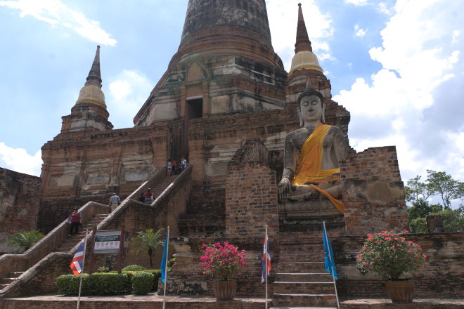 Big chedi in Wat Yai Chaimongkon