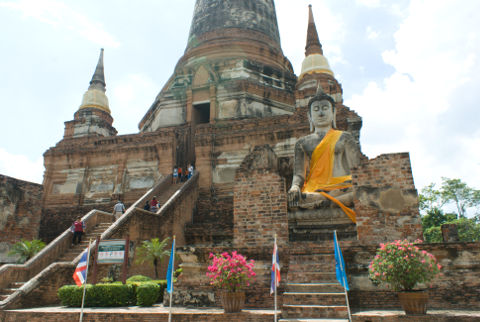 Big chedi in Wat Yai Chaimongkon
