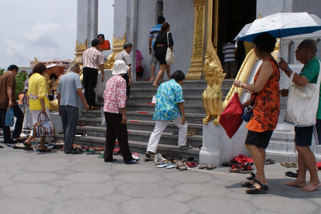 Shoes in front of Wat Traimit
