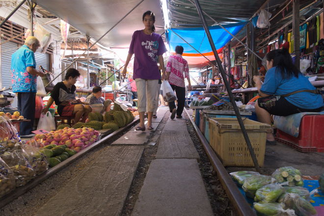 Maeklong Market