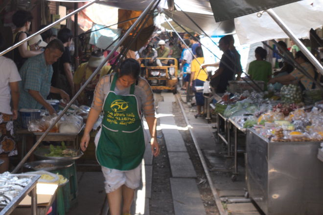 Maeklong Market